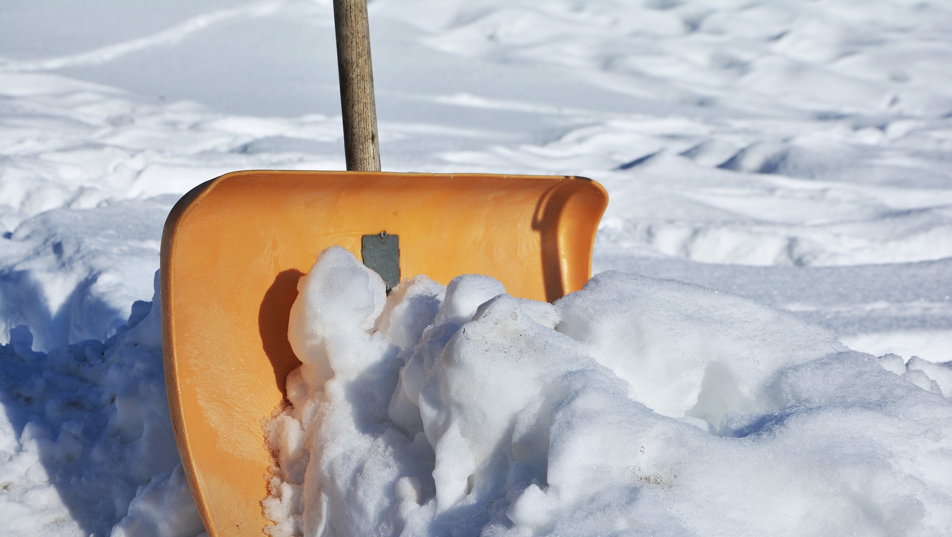 Schnee mit Schaufel